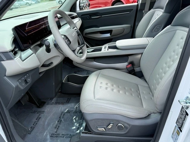 2025 Kia EV9 - Image 10 of 12