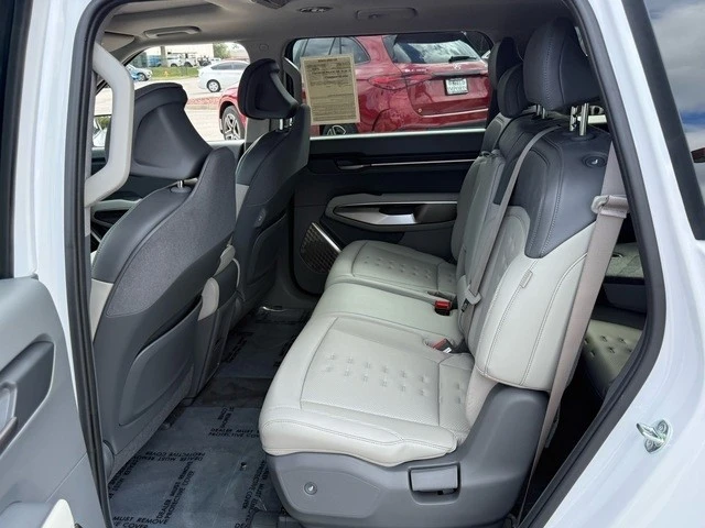 2025 Kia EV9 - Image 11 of 12