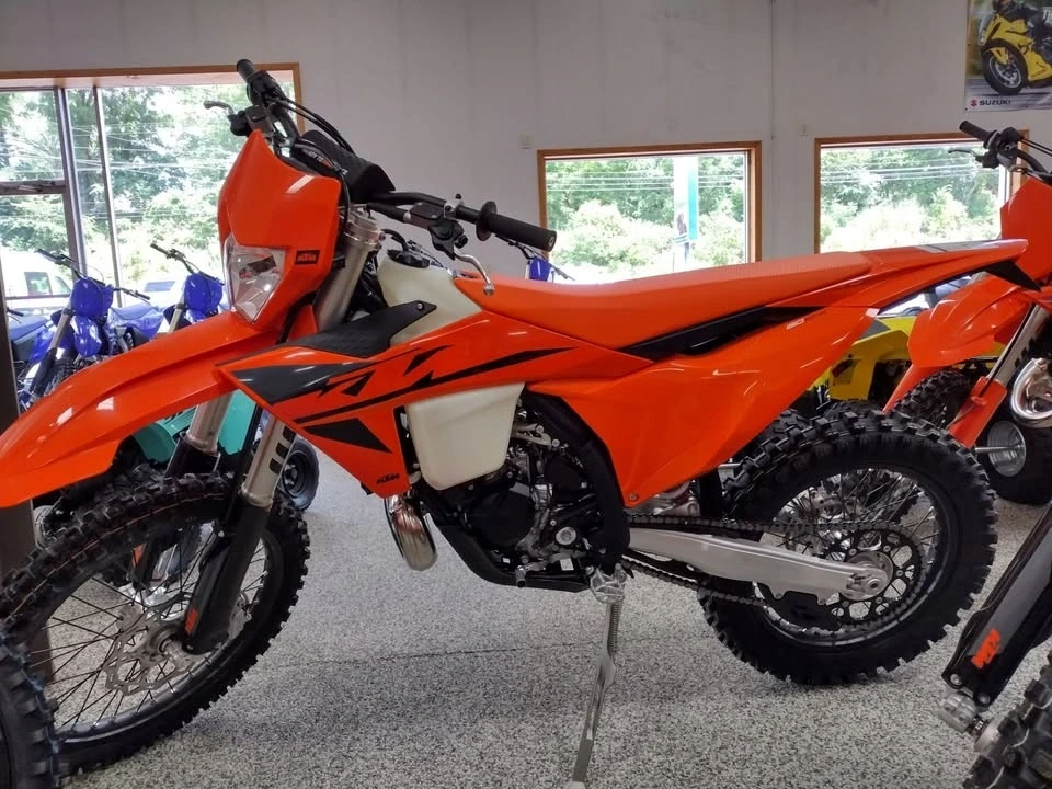 2025 KTM - Image 4 of 6