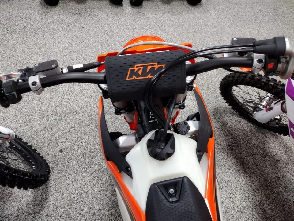 2025 KTM - Image 6 of 7