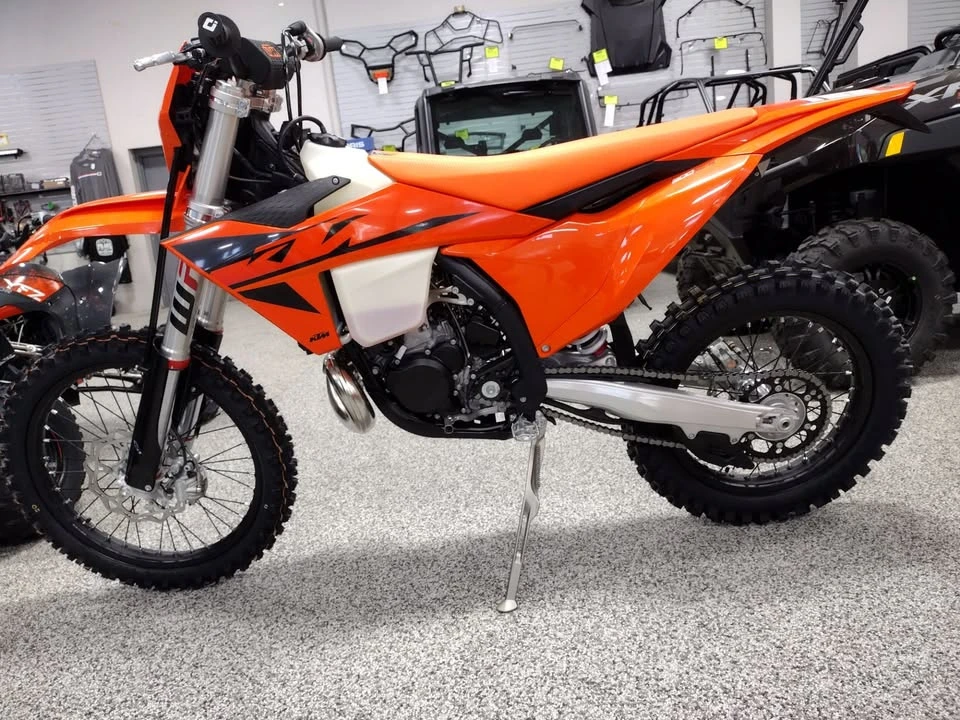 2025 KTM - Image 6 of 7