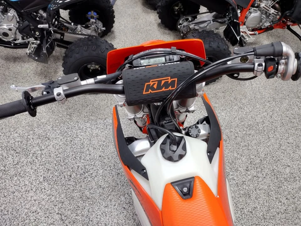 2025 KTM - Image 5 of 7