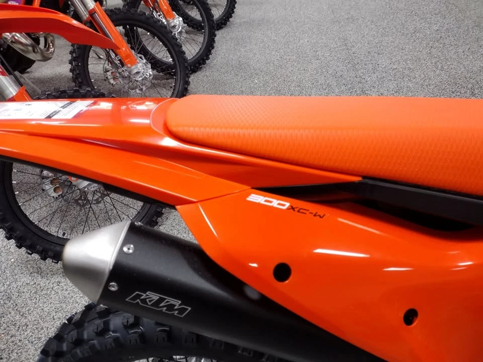 2025 KTM - Image 2 of 7