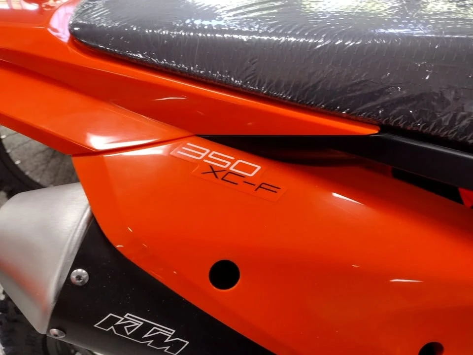 2025 KTM - Image 2 of 7