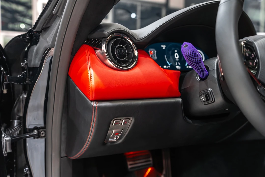 2025 Karma Revero - Image 8 of 21