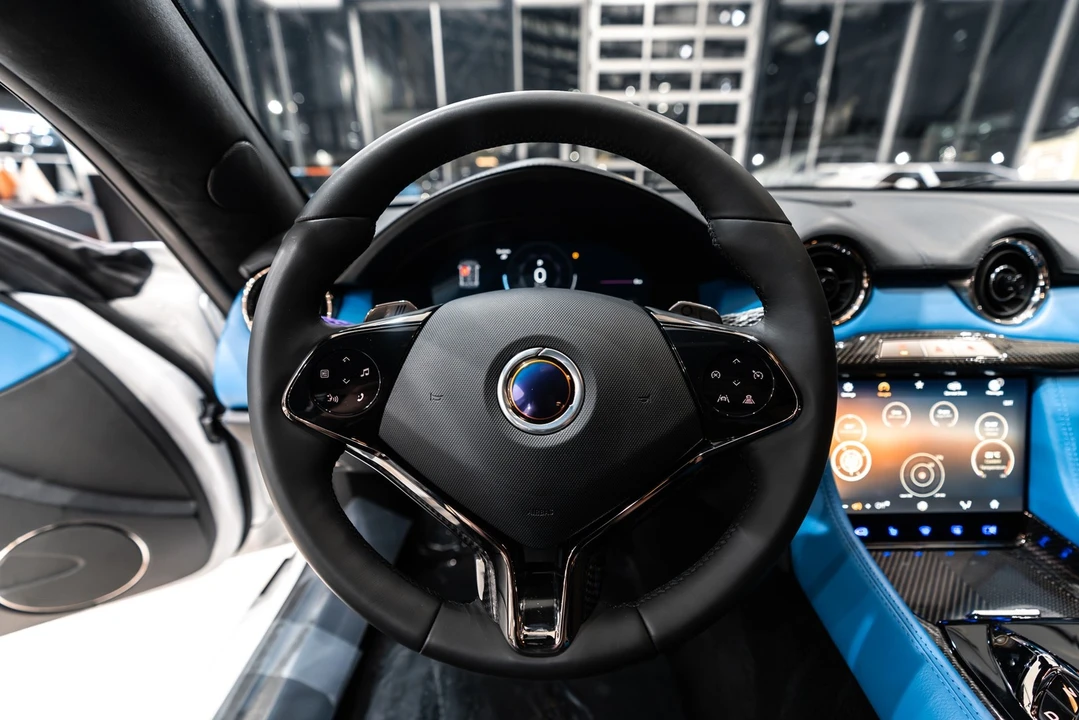 2025 Karma Revero - Image 10 of 21