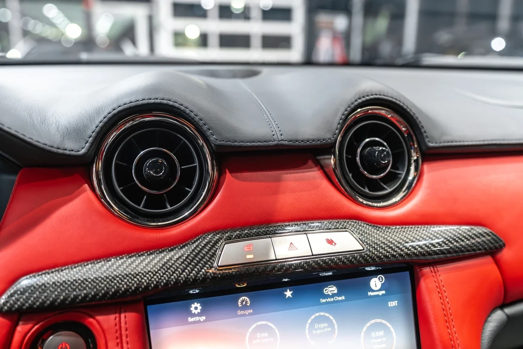 2025 Karma Revero - Image 14 of 21
