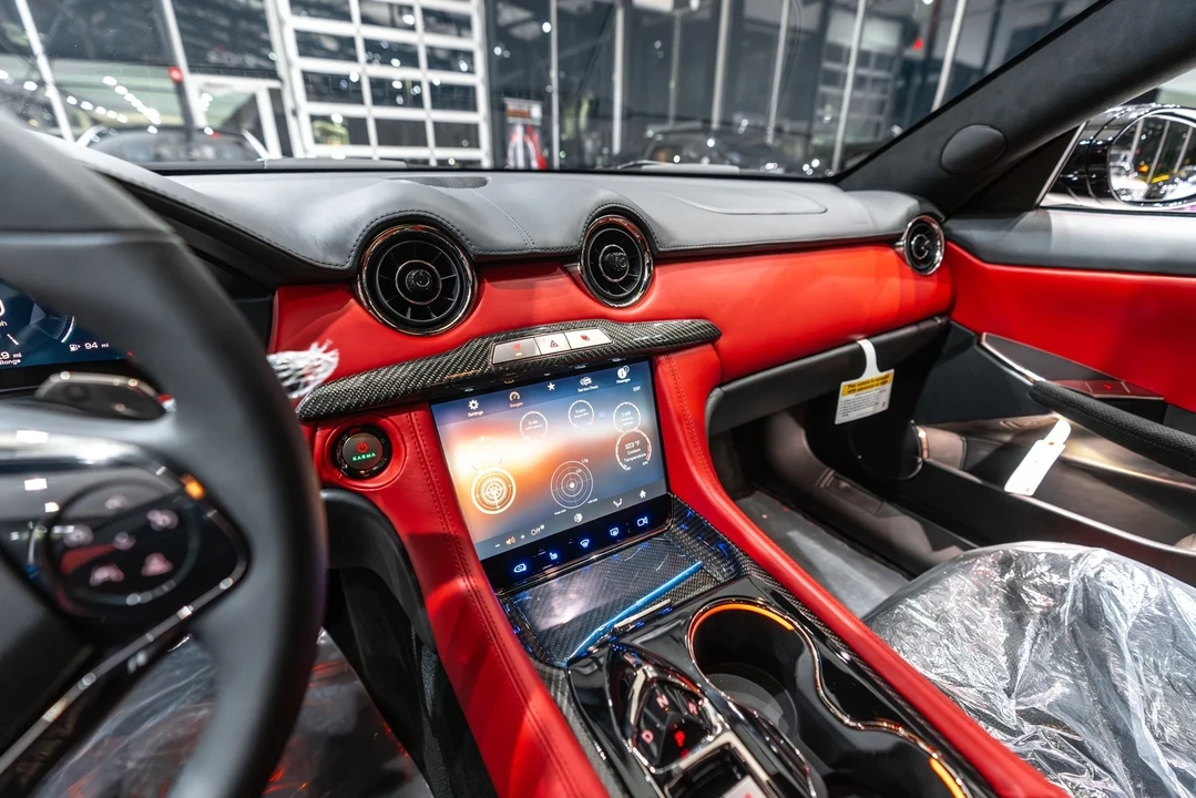 2025 Karma Revero - Image 13 of 21