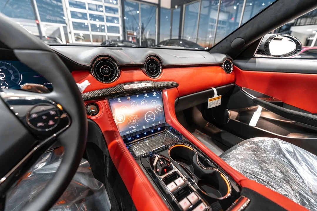 2025 Karma Revero - Image 13 of 21