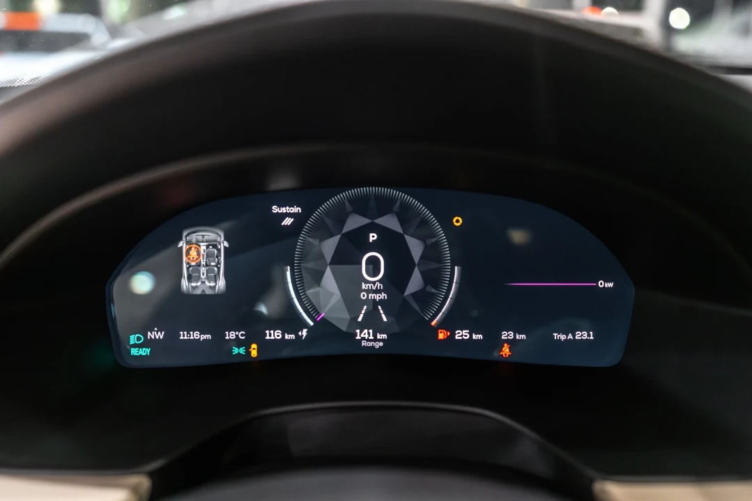 2025 Karma Revero - Image 10 of 21