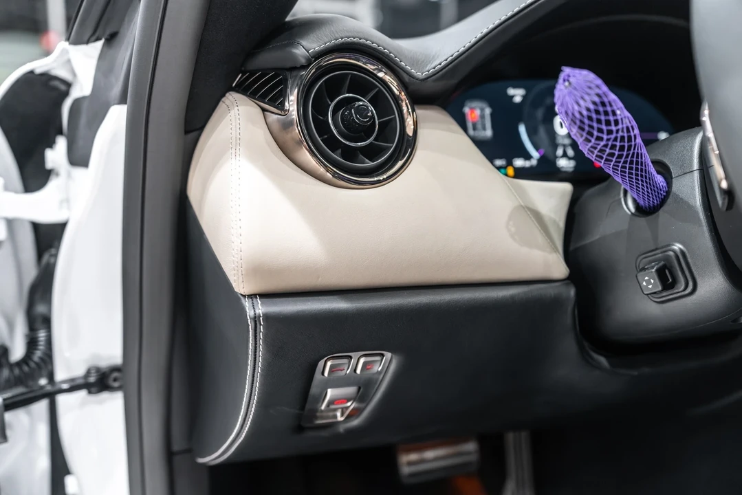 2025 Karma Revero - Image 7 of 21