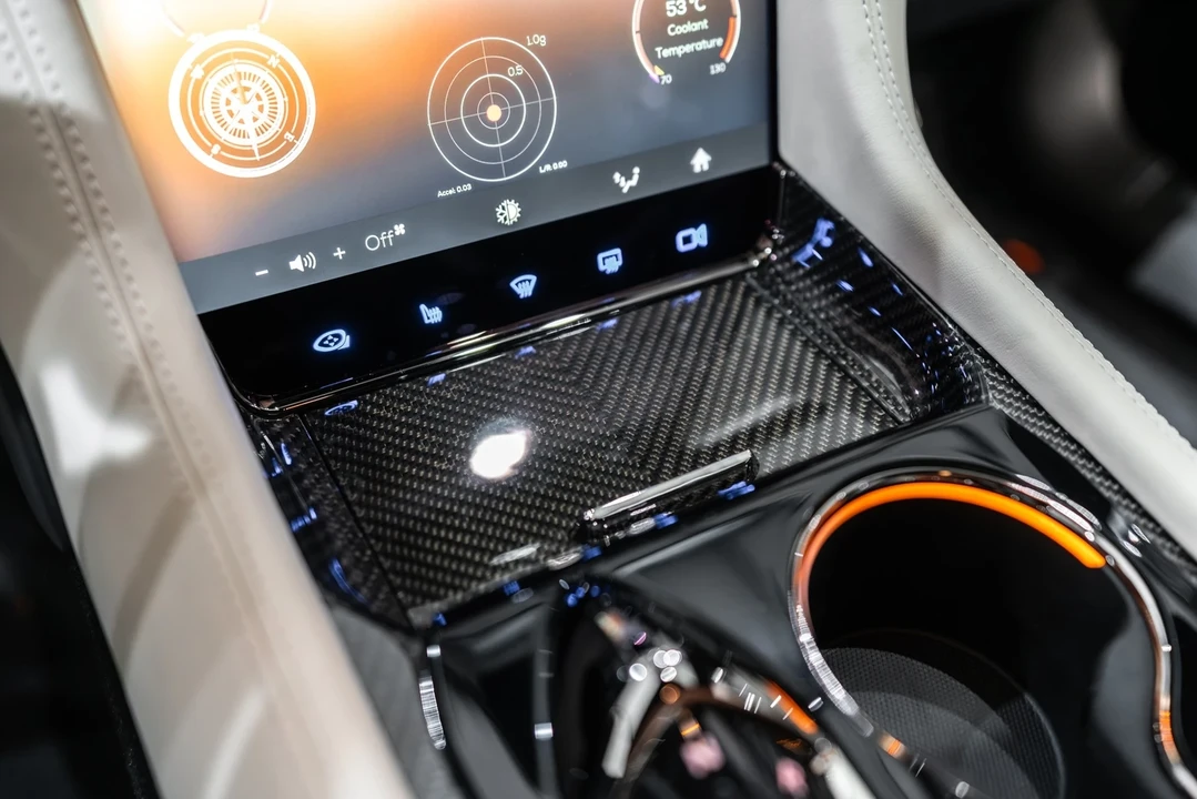 2025 Karma Revero - Image 17 of 21