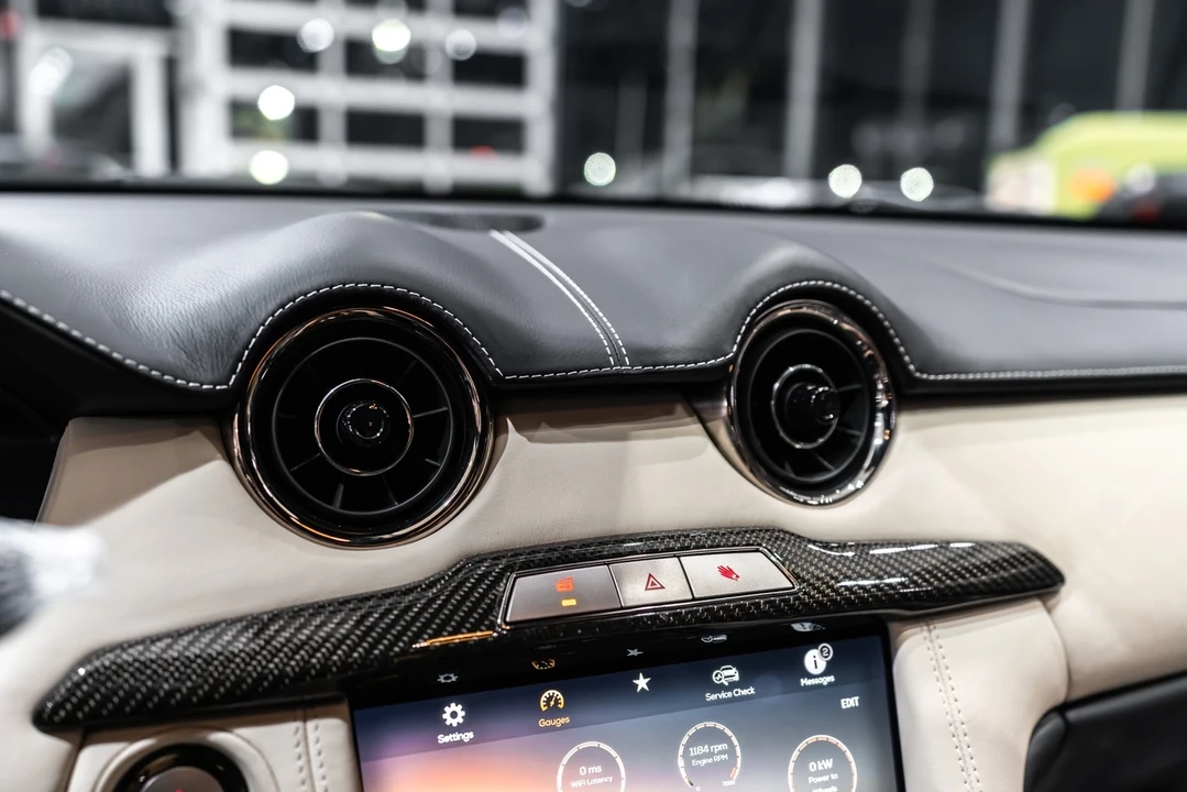 2025 Karma Revero - Image 13 of 21