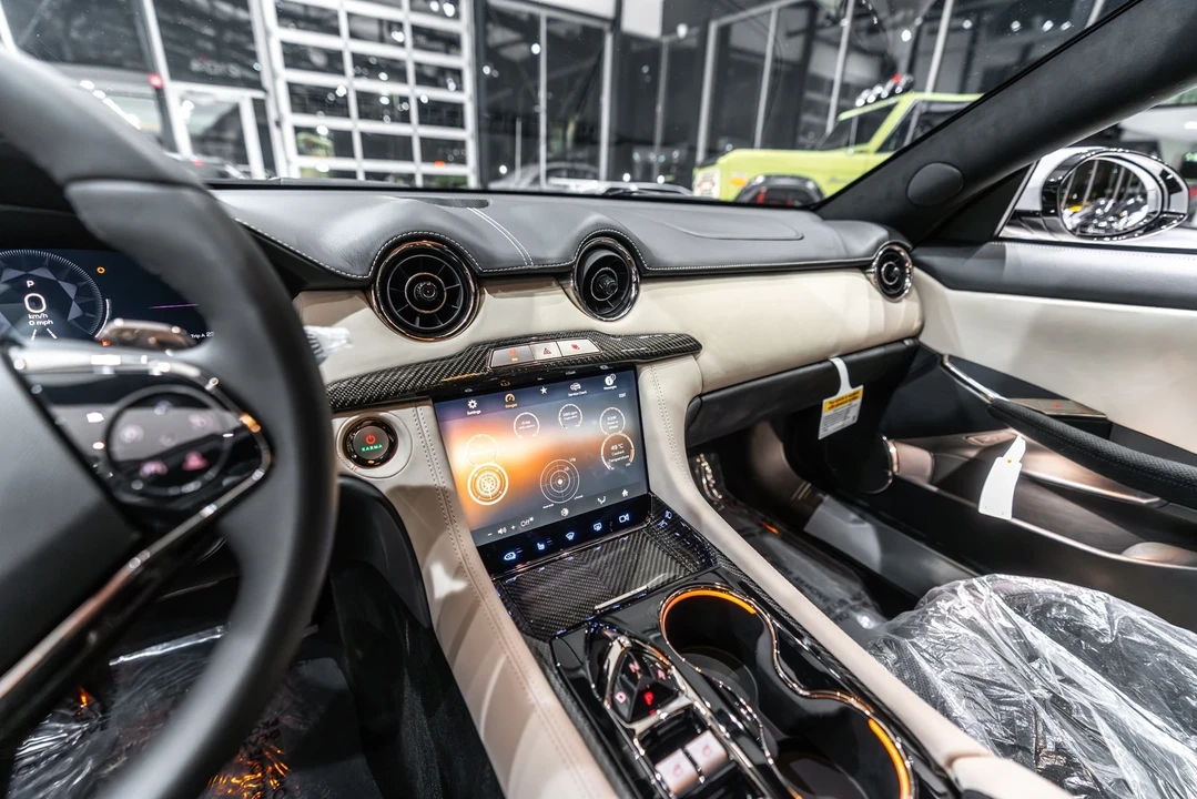 2025 Karma Revero - Image 11 of 21