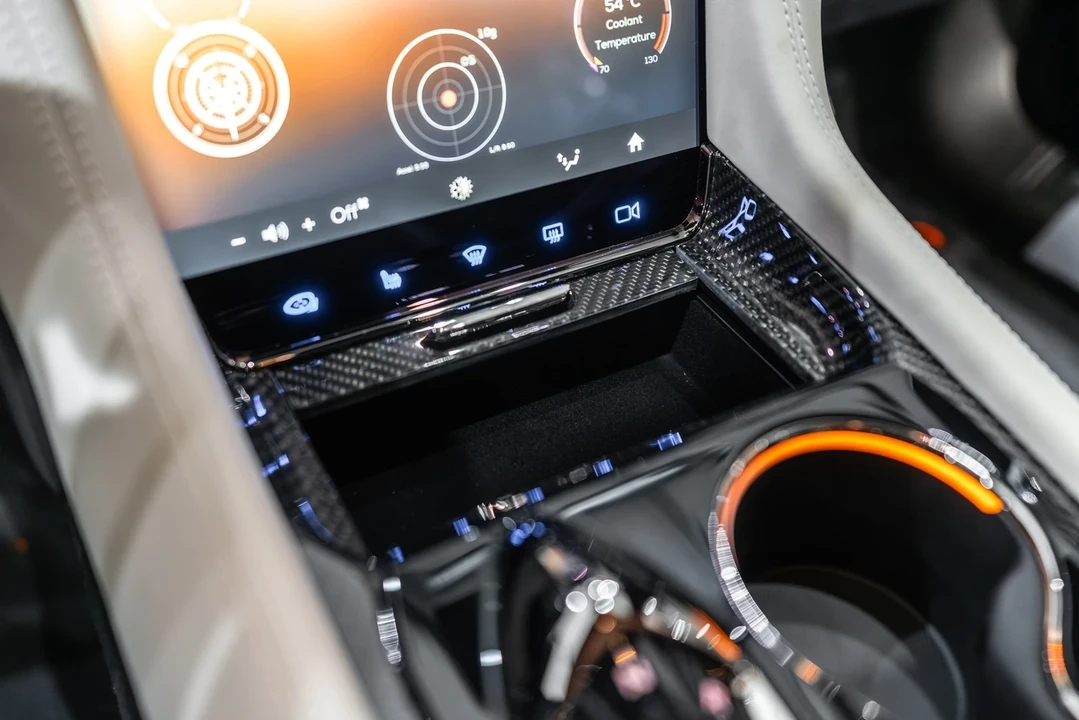 2025 Karma Revero - Image 18 of 21