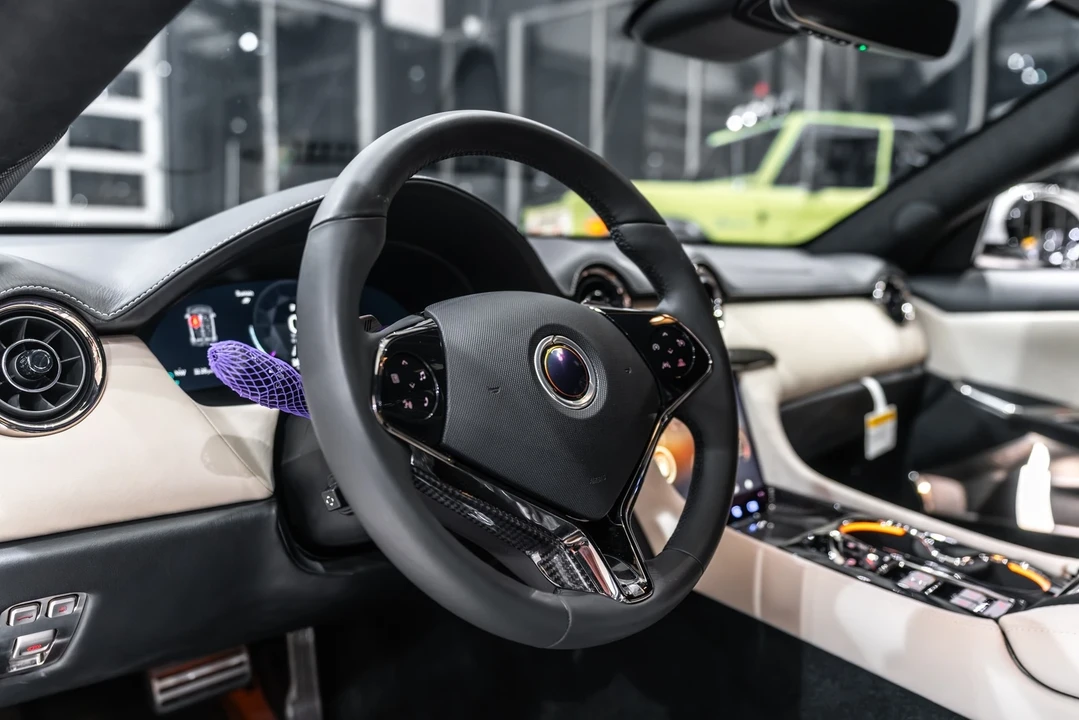 2025 Karma Revero - Image 8 of 21