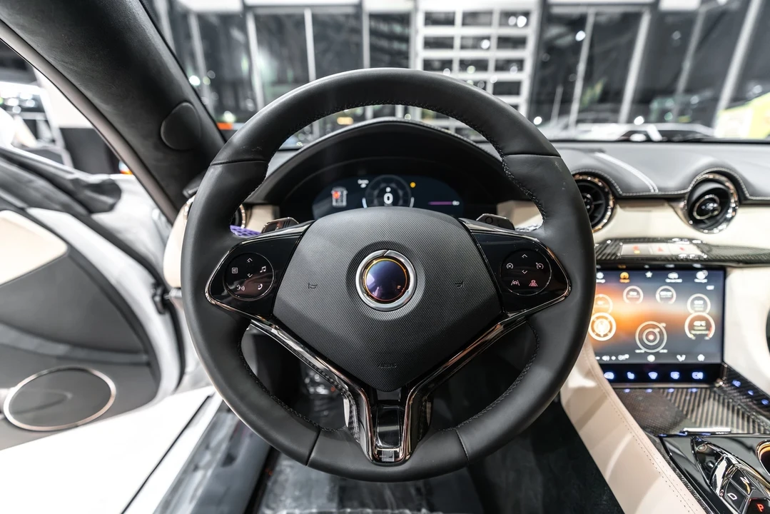 2025 Karma Revero - Image 9 of 21