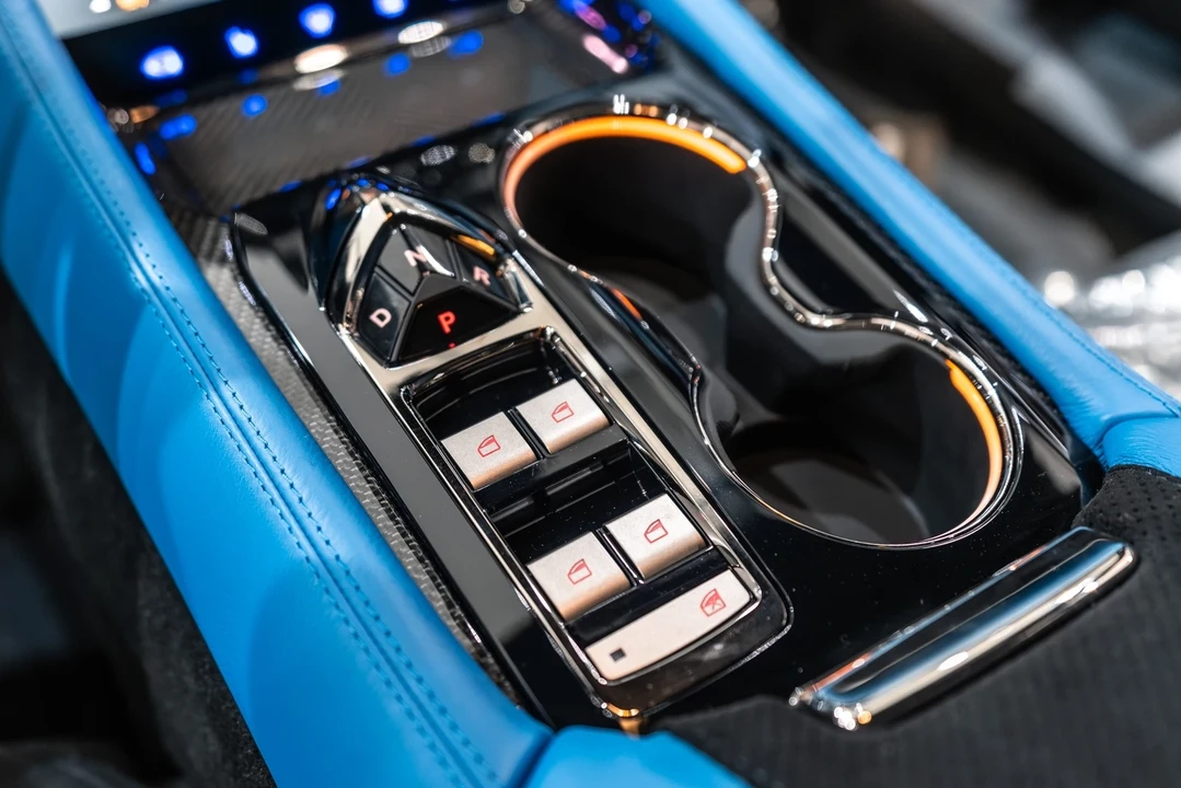 2025 Karma Revero - Image 18 of 21