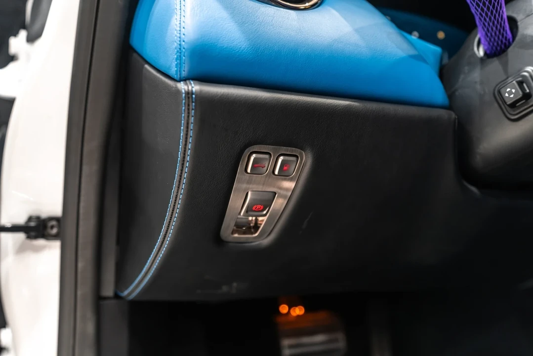 2025 Karma Revero - Image 8 of 12