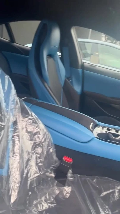 2025 Karma Revero - Image 6 of 6
