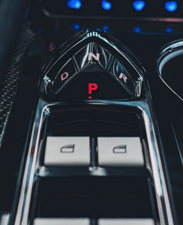 2025 Karma Revero - Image 7 of 9