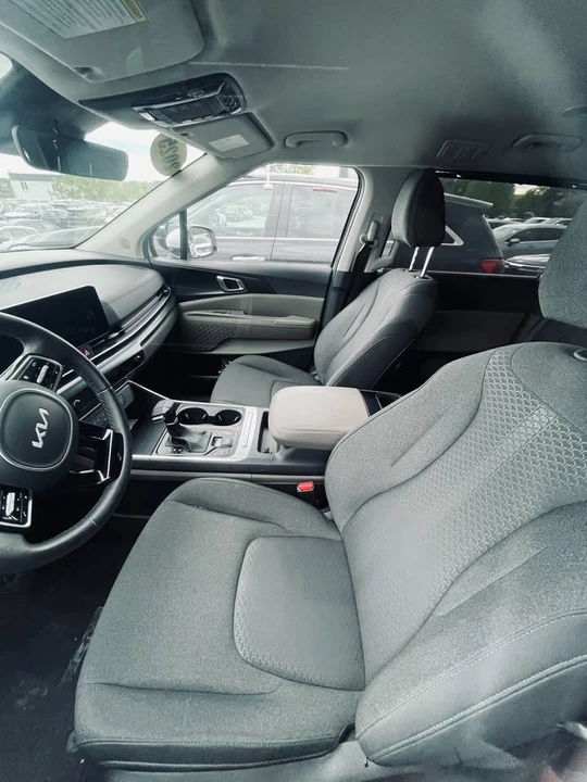 2025 Kia Carnival - Image 7 of 8