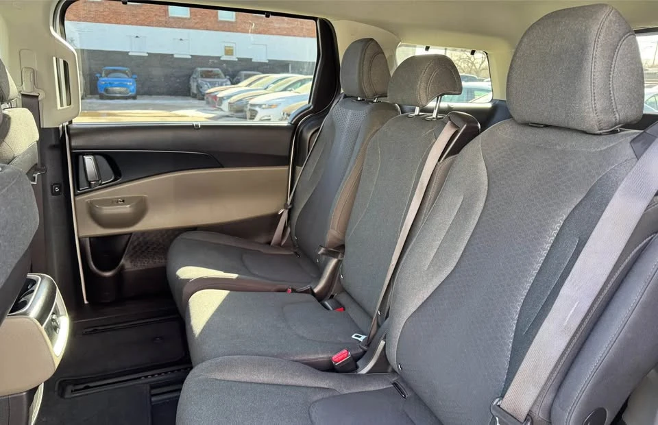 2025 Kia Carnival - Image 19 of 20