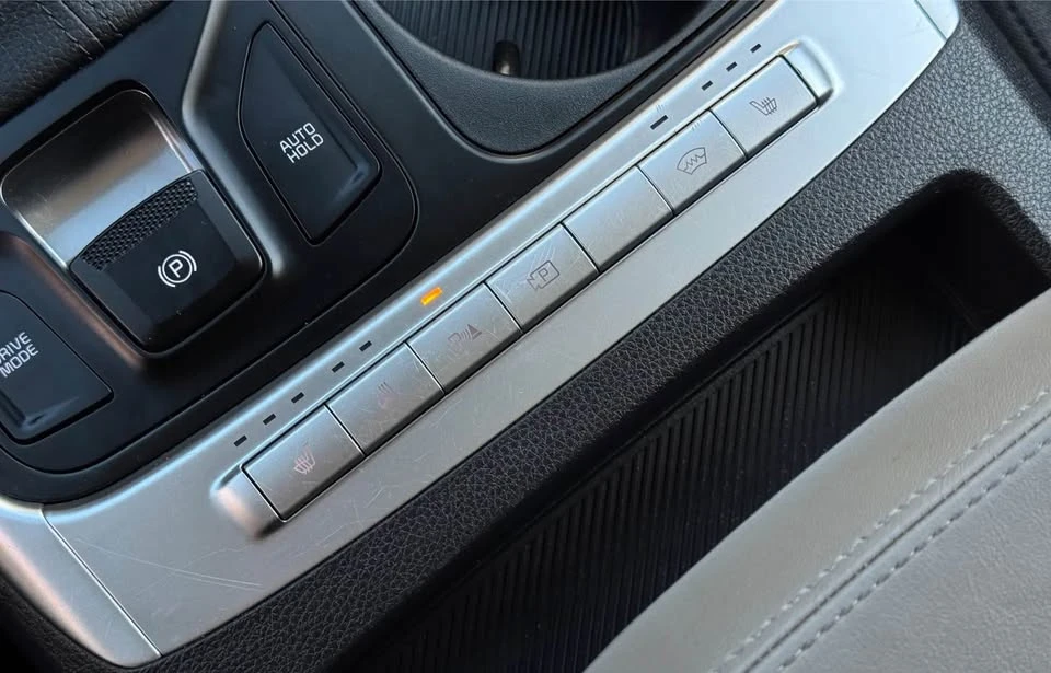 2025 Kia Carnival - Image 17 of 20