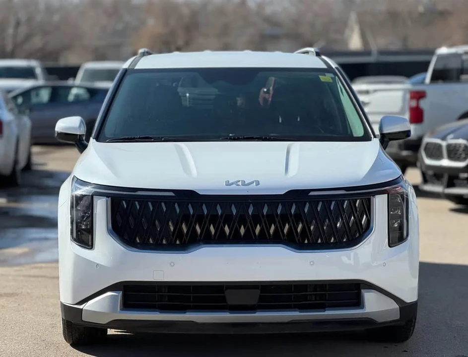 2025 Kia Carnival - Image 2 of 20