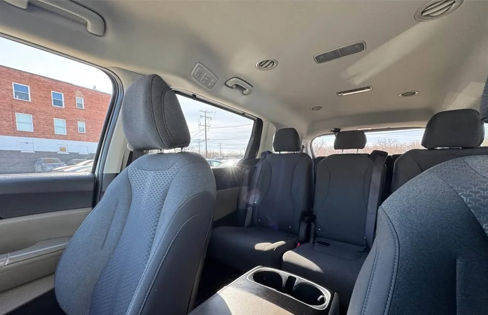 2025 Kia Carnival - Image 18 of 20