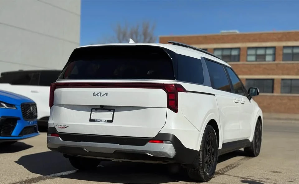 2025 Kia Carnival - Image 5 of 20