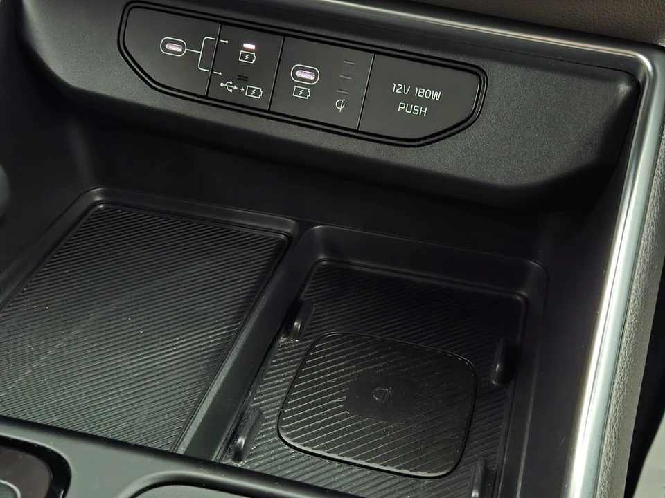 2025 Kia Carnival - Image 8 of 12