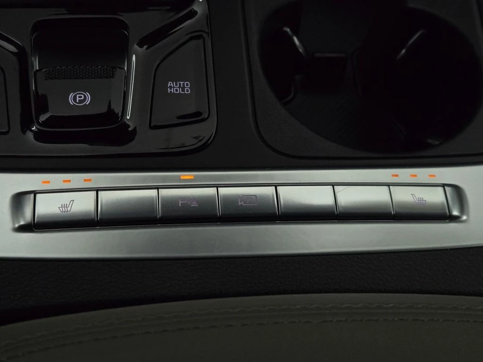 2025 Kia Carnival - Image 6 of 12