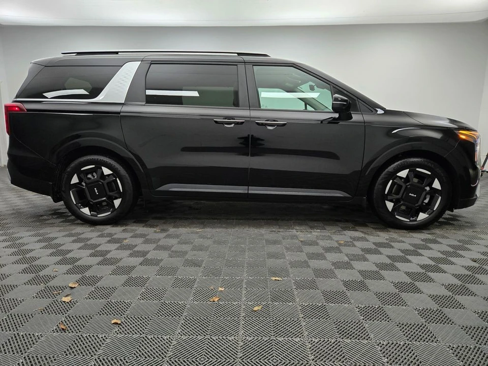 2025 Kia Carnival - Image 11 of 12