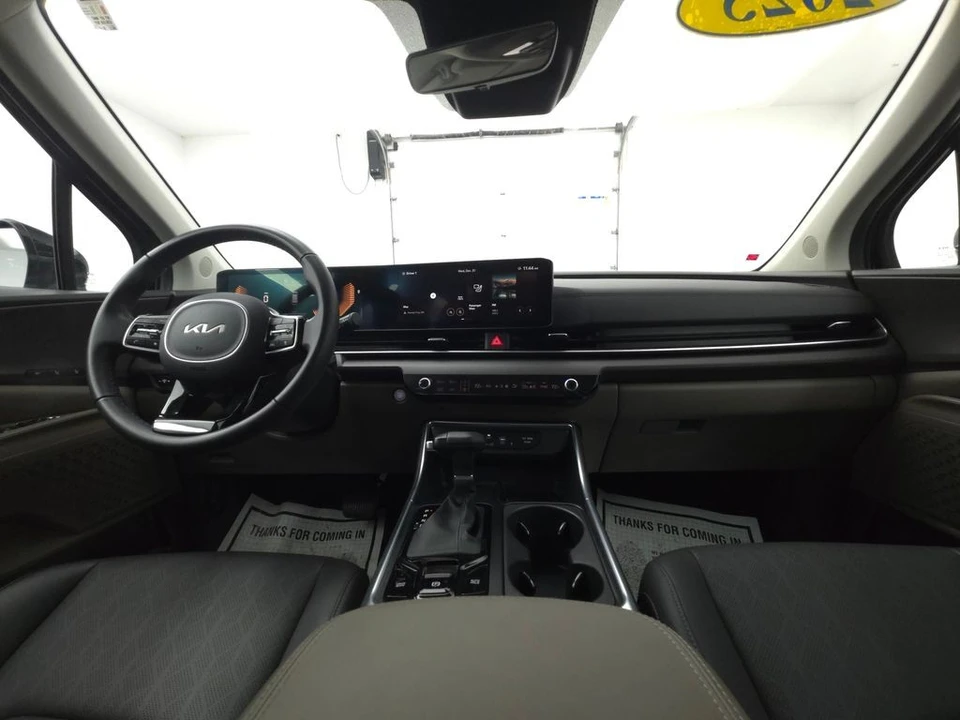 2025 Kia Carnival - Image 2 of 12