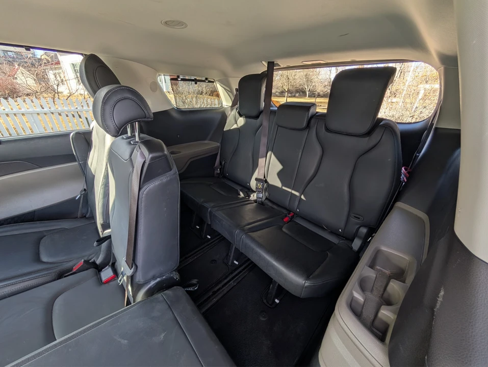 2025 Kia Carnival - Image 15 of 21
