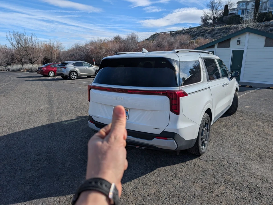 2025 Kia Carnival - Image 19 of 21