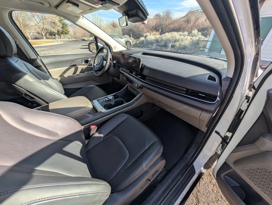 2025 Kia Carnival - Image 13 of 21