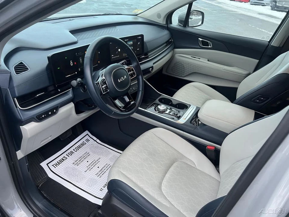 2025 Kia Carnival - Image 6 of 12