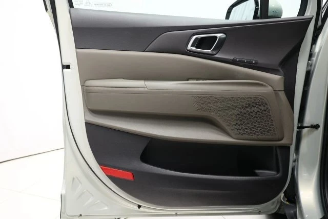 2025 Kia Carnival - Image 11 of 12