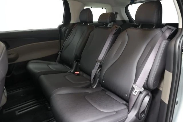 2025 Kia Carnival - Image 3 of 12