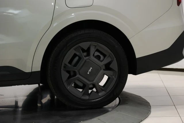 2025 Kia Carnival - Image 10 of 12