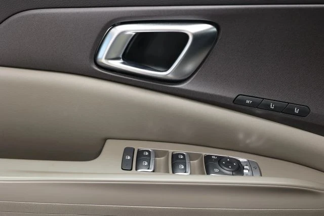 2025 Kia Carnival - Image 12 of 12