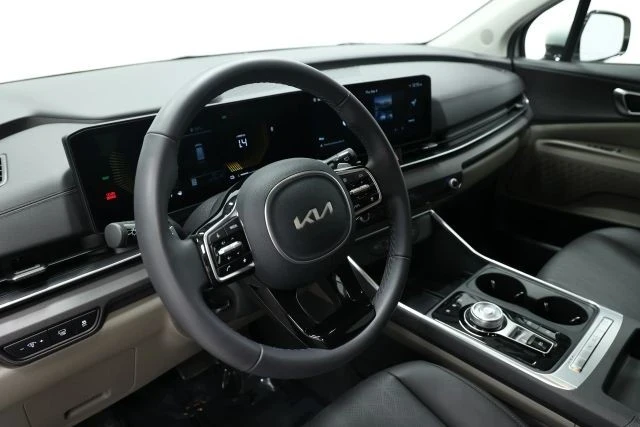 2025 Kia Carnival - Image 2 of 12