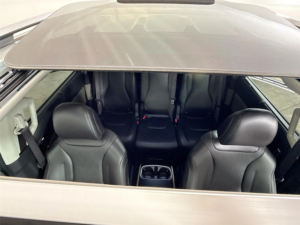 2025 Kia Carnival - Image 21 of 21