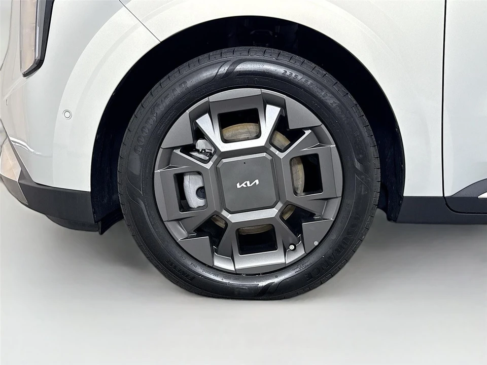 2025 Kia Carnival - Image 12 of 13