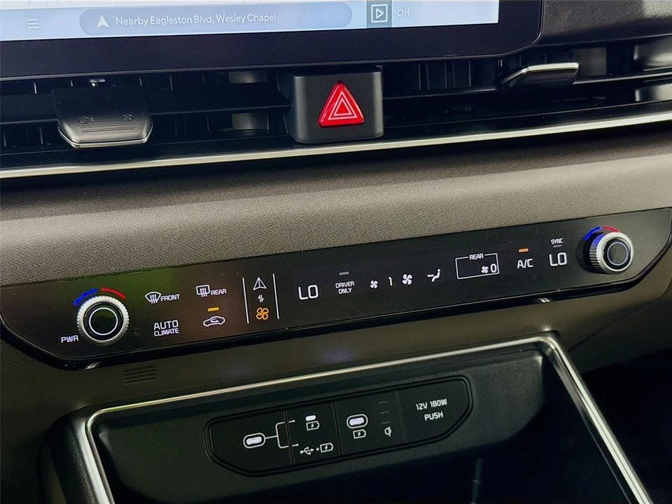2025 Kia Carnival - Image 16 of 21