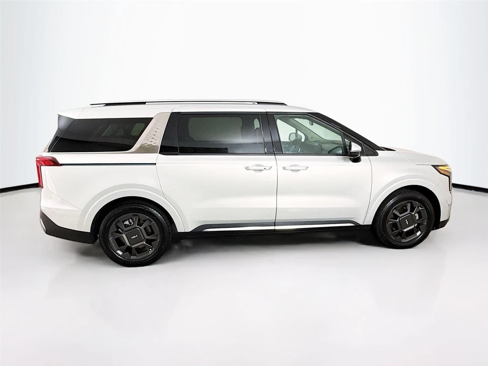 2025 Kia Carnival - Image 8 of 21