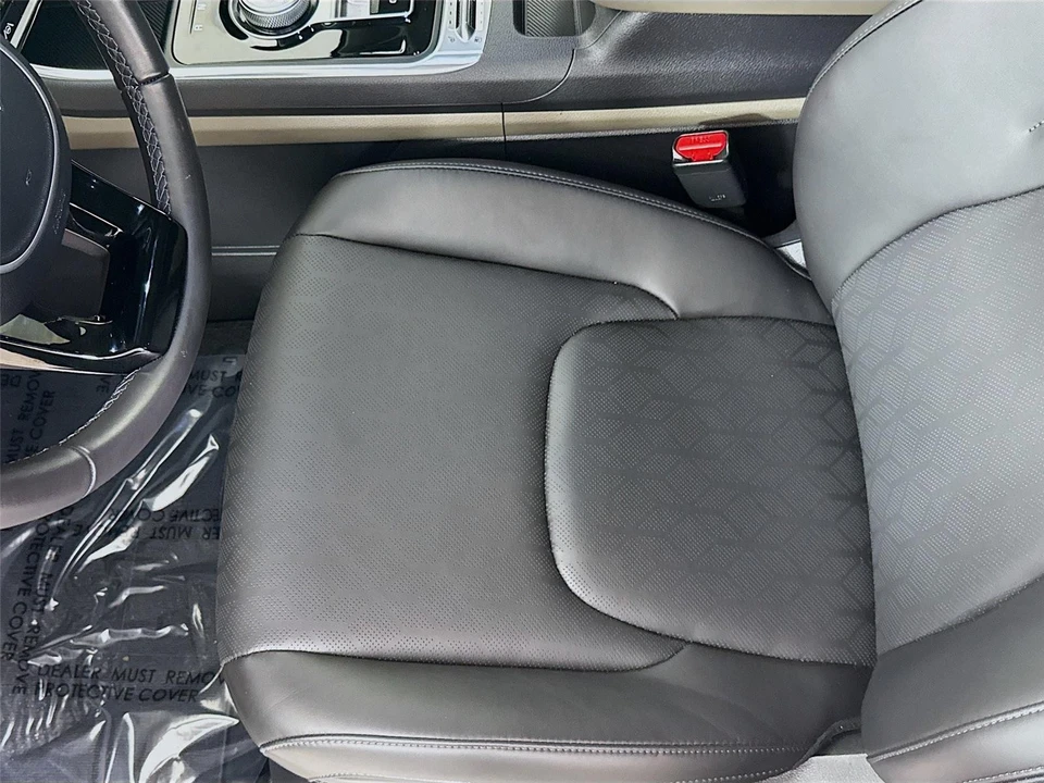 2025 Kia Carnival - Image 19 of 21
