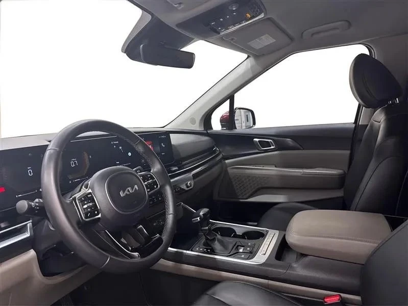 2025 Kia Carnival - Image 9 of 12